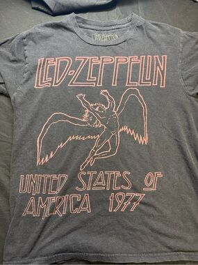 Led Zeppelin Black Short Sleeve Graphic Tee with Res Print (M)